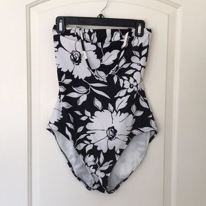 Oscar de la Renta Black & White Swimsuit